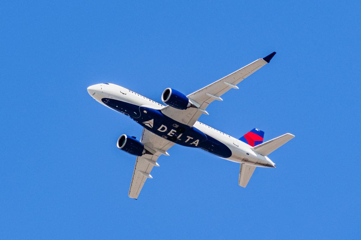Delta airlines Boeing 737 photographed from the ground
