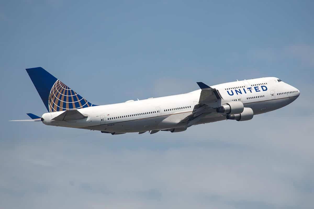 United Airlines Boeing 747-400 taking off