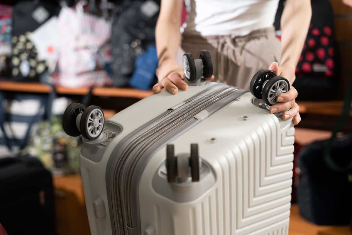 choosing the right carry on luggage for the trip, good quality light grey carry on luggage