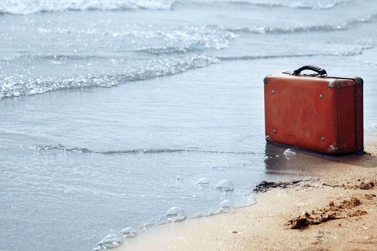 How To Dry A Wet Suitcase - Lost orange handbag on the beach